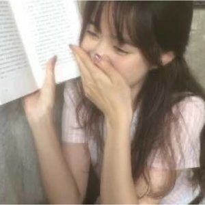 Meet your Posher, Adelía